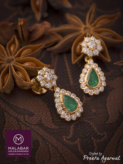 Emerald earrings deals malabar gold